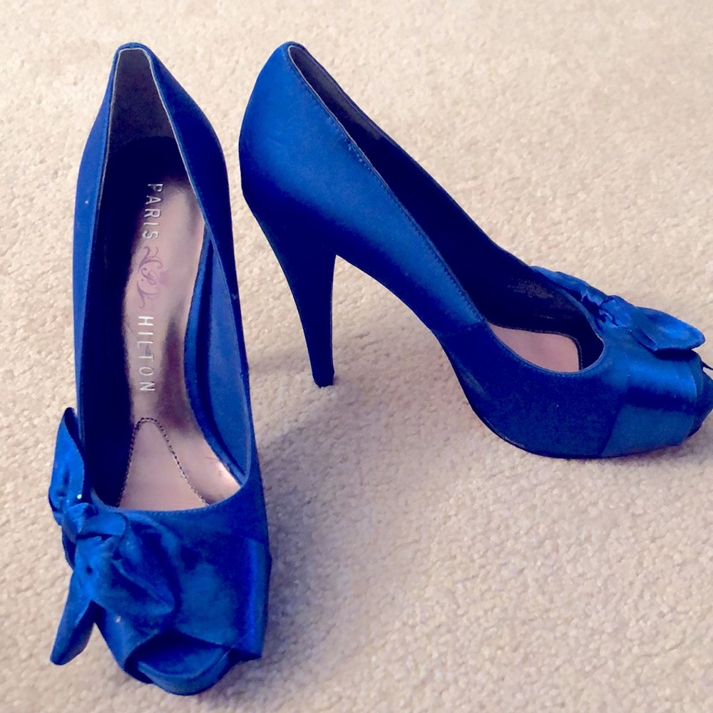 Paris Hilton Peep toe pumps